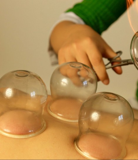 Behandlung in der Naturheilpraxis Wang